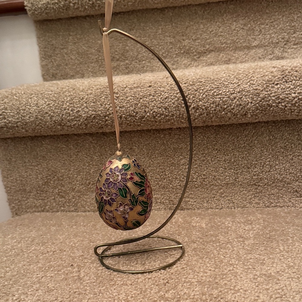 CLOISONNÉ EGG ON STAND GOLD PURPLE FLOWER DESIGN